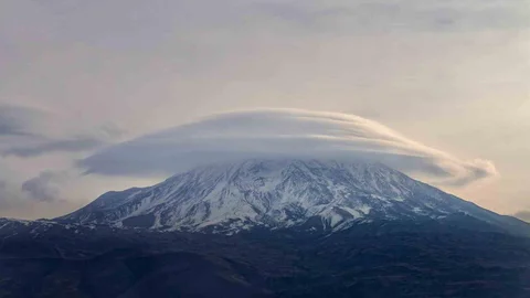 Ağrı Dağı'nda Mercek Bulutu Görüntülendi