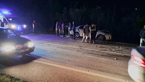 Bursa'da Tır ile Otomobil Çarpıştı