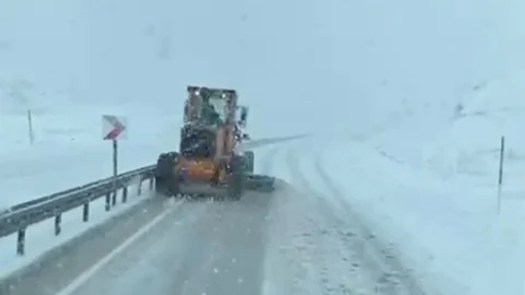 Yüksekova'da Karla Mücadele Çalışması