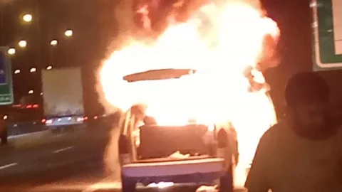 Pozantı'da Seyir Halindeki Araçta Yangın Çıktı: Sürücü Kurtarıldı, Araç Küle Döndü