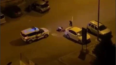 Üniversite Caddesi'nde Gece Yarısı İki Kişi Arasındaki Tatsızlığı Polisler Ayırdı