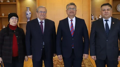 Ahmet Urfalı'dan Rektör Kızıltoprak'a Hediyeler