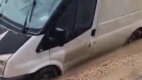 Adıyaman'da Minibüs Mahsur Kaldı