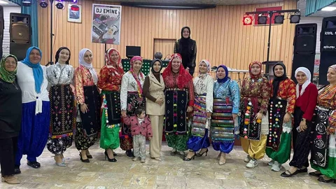 Simav'da Üç Etek Gecesi