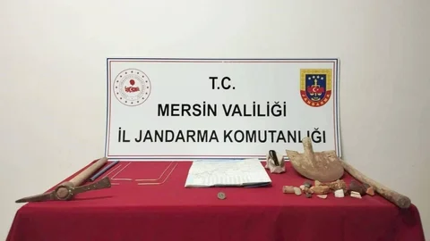 Çamlıyayla’da Define Avcılarına Jandarma Baskını: 85 Tarihi Eser Ele Geçirildi!