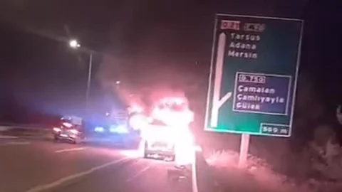 Adana'da Yanan Araç