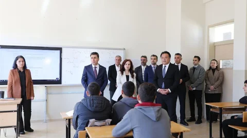 Tunceli'de Vali Aygöl Öğrencilerle Buluştu