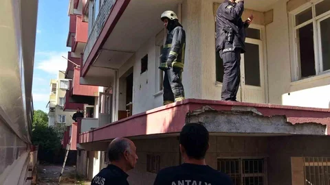Antalya'da Boş Binada Yangın