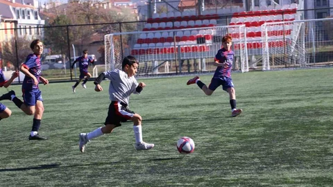Eskişehir'de Futbol Müsabakaları Devam Ediyor