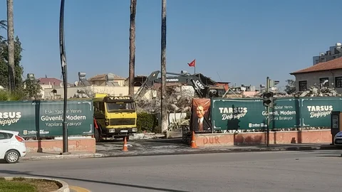 Tarsus Eski Hükümet Konağı'nın Yıkımı Tamamlandı