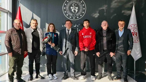 Kayseri'de Şampiyonlar Coşkuyla Karşılandı