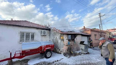 Balıkesir'de Depo Yangını