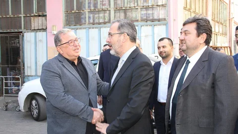 Kasapoğlu Kula'da Esnafları Ziyaret Etti