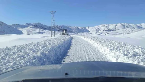 Şırnak’ta Kar Kalınlığı 1 Metreyi Geçti