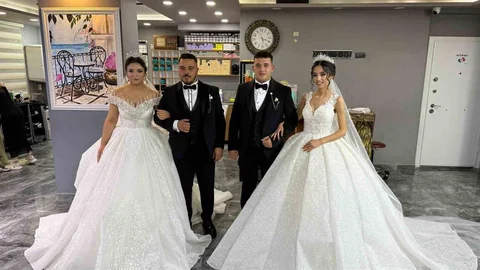 Antalya'da Eş Zamanlı Düğün Sevinci