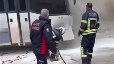 Elazığ'da Park Halindeki Midibüs Yangını