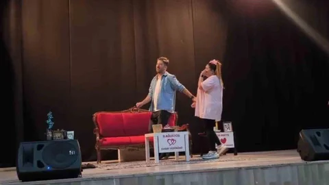 Ağrı'da "Ruh Öküzüm" Tiyatro Oyunu Sahnelendi