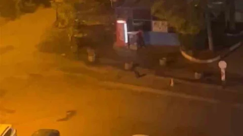 Diyarbakır'da Büfe Camlarına Zarar Verildi