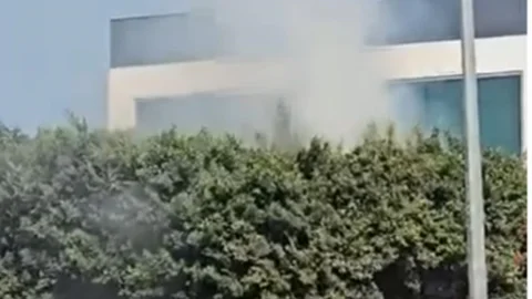 Mersin'de Boşaltılan Elektronik Firmasının Eşyalarının Bulunduğu Binada Yangın Çıktı