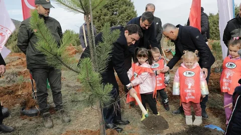 Kütahya’da Hatıra Ormanı İçin Fidan Dikimi Yapıldı