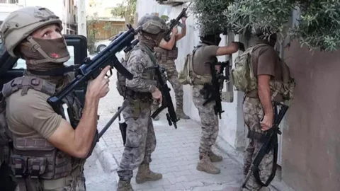 Mersin’de Uyuşturucu Tacirlerine Darbe: 1 Haftada 451 Bin 75 Adet Hap Yakalandı, 15 Kişi Tutuklandı
