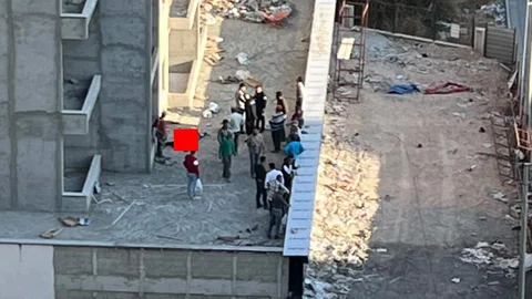 Mezitli'de İnşaatta Çalışan Bir İşçi Iskeleden Düşerek Ağır Yaralandı