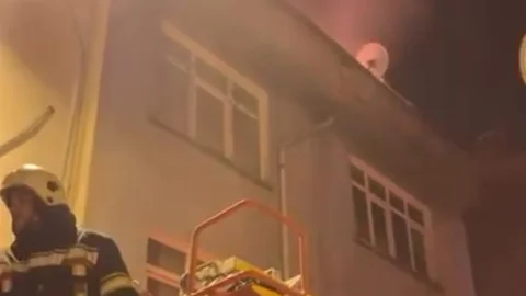 Elazığ'da 4 Katlı Apartmanda Yangın Çıktı