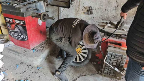 Bitlis’te Kış Lastiği Yoğunluğu Artıyor