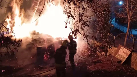Tarsus Kahramangülek'te Gece Saatlerinde Odunlar Bir Anda Tutuştu, Hızlı Müdahale Yayılmayı Önledi