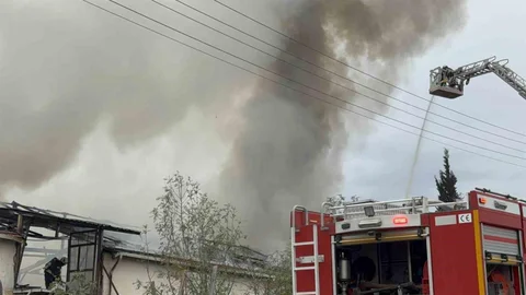 Kocaeli'de Mutfak Tezgahı Tesisinde Yangın