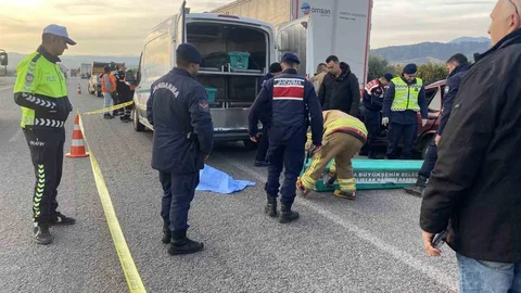 Alaşehir'de Park Halindeki Tır Kazası