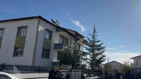 Baba ve Çocuklarının Ardından Acılı Bekleyiş