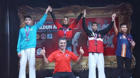Kemer Belediyesi Karate Takımı 9 Madalya Kazandı