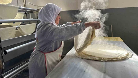 Bingöl'de Kadınlar Yufka Üretiminde Büyüyor