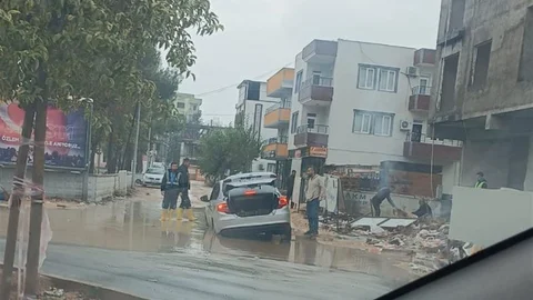 Adıyaman'da Mahsur Kalan Araç
