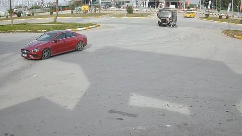 Tokat'ta Minibüs Motosiklete Çarptı