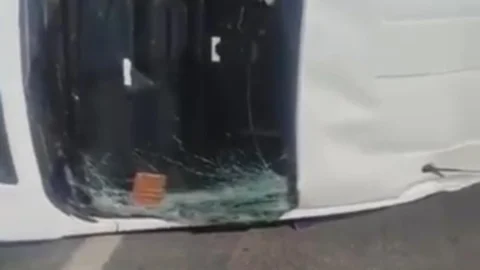 Tarsus Berdan Viyadüğü'nde Minibüs Devrildi, Sürücü Sağ Kurtuldu