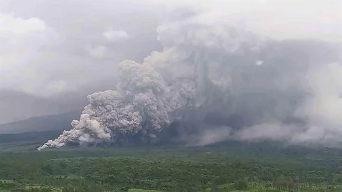 Semeru Yanardağı'nda Patlama Gerçekleşti