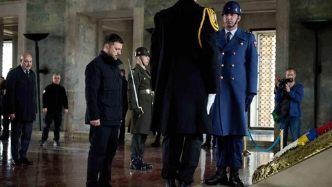 Ukrayna Devlet Başkanı Zelenskiy Anıtkabir'de Ziyaret Gerçekleştirdi