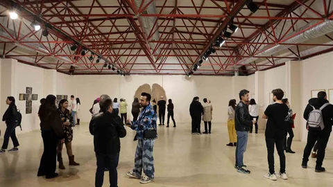 Düzce'de "İçinde Bir Şey" Sergisi Açıldı