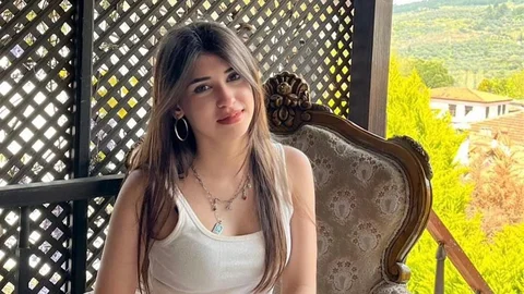 İzmir'de Takla Atan Araçta Genç Kız Hayatını Kaybetti