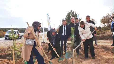 Kütahya'da Şehitler İçin Fidan Dikimi Yapıldı