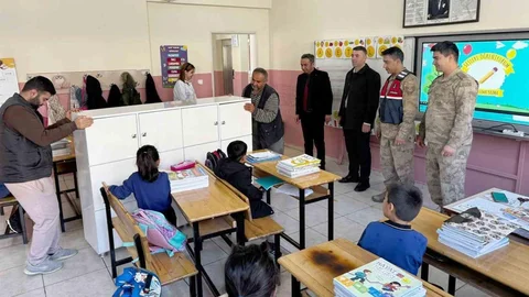 Hakkari'de Öğrenci Çantaları İçin İşbirliği