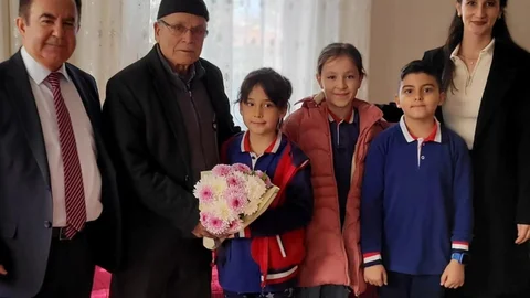 Altıntaş'ta Öğrencilerden Anlamlı Ziyaret