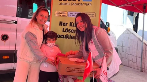 Denizli'de Mutlu Et Paketleri Dağıtıldı