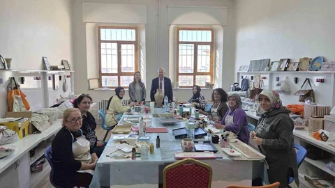 Niğde'de Ahşap Boyama Kursu Açıldı