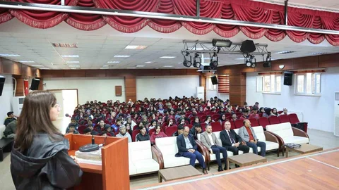 Eğil'de Sınav Hazırlığı Konferansı Düzenlendi