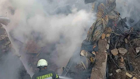 Karaman'da Ahır Yangını İki Eve Sıçradı