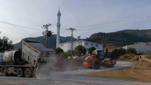 Anamur Malaklar Mahallesinde Değişim: Cami Önü ve Yollar Yenilendi