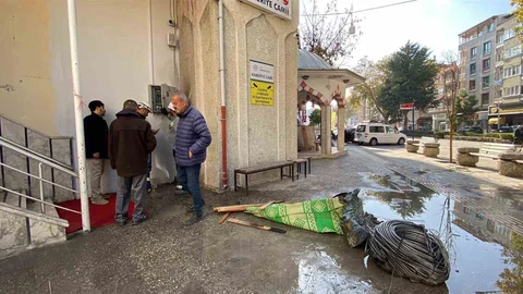 Burdur'da Cami Minarelerinde Yangın Çıktı